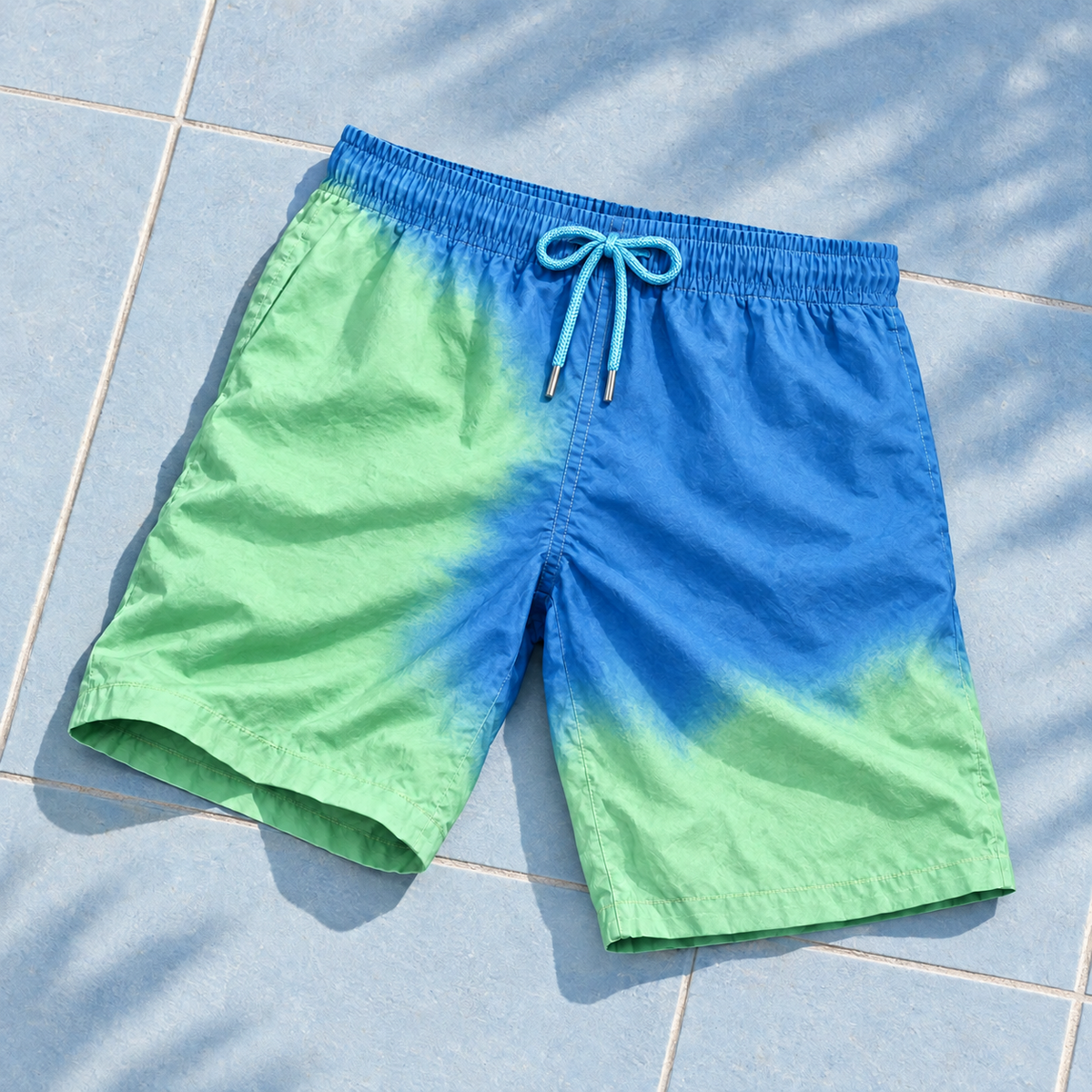 Shift men's colour-changing swim shorts, Blue to Green, poolside